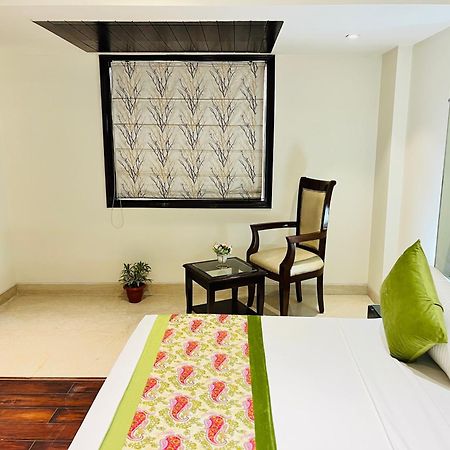 Hotel Aura Ip Grand Karkardooma Metro Station New Delhi Couple Friendly Exterior photo